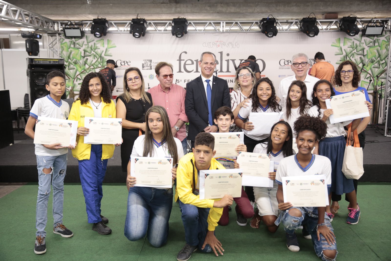 Fenelivro premia alunos da rede estadual de ensino