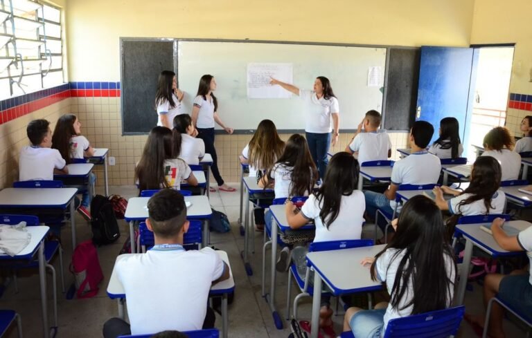 Pernambuco reajusta piso salarial dos professores da rede pública estadual 