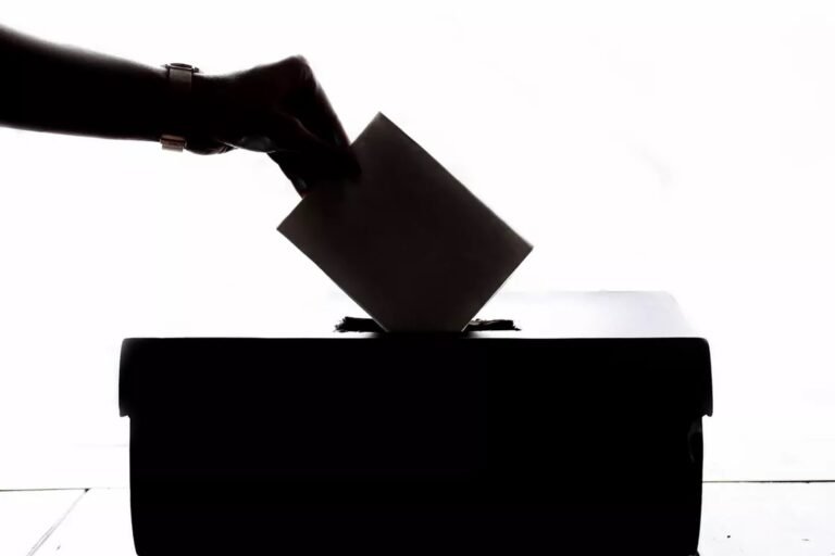 Registros de candidaturas devem acontecer até hoje