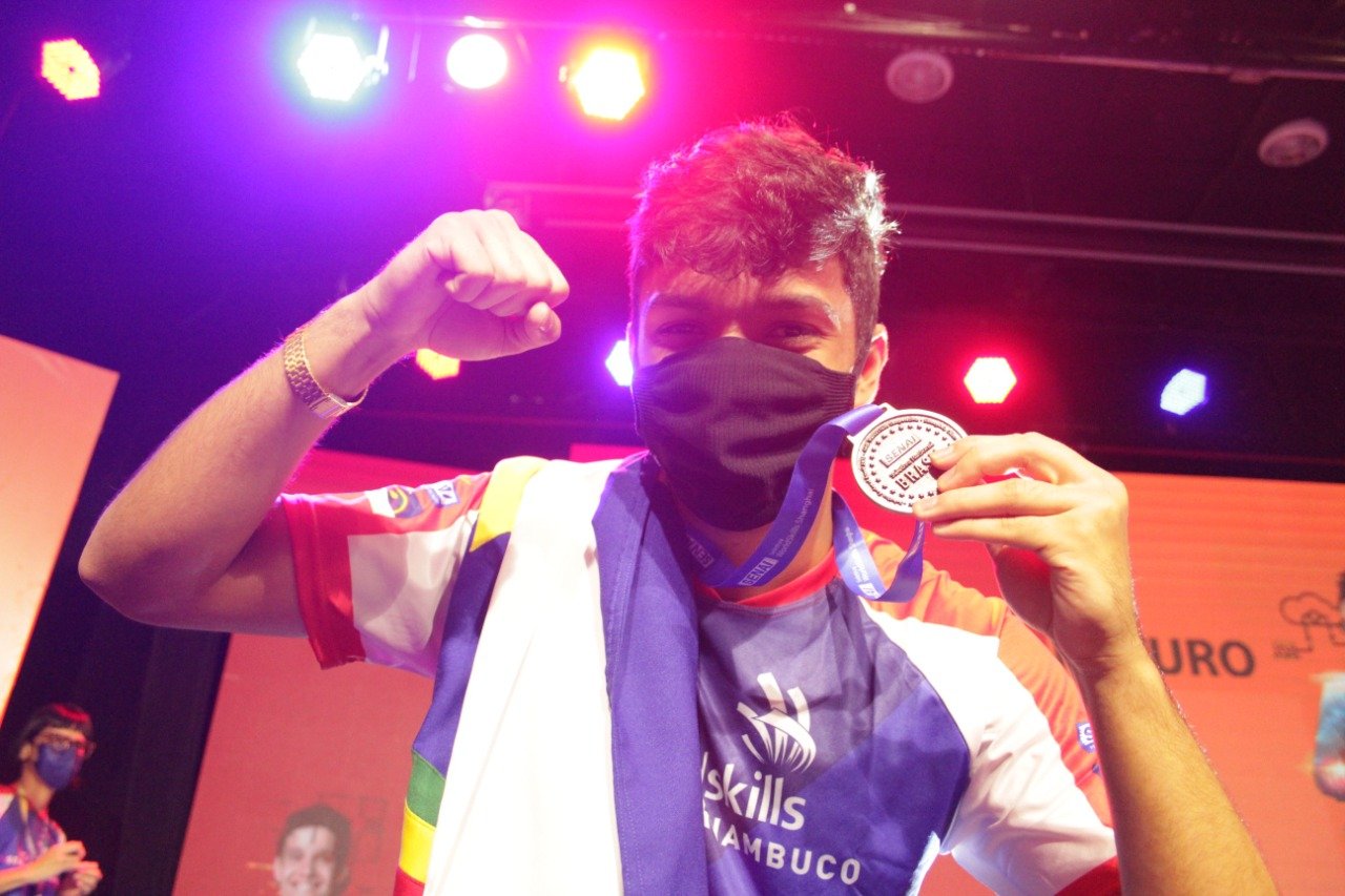 Pernambucano conquista ouro nas seletivas e garante vaga no mundial de profissões técnicas na China