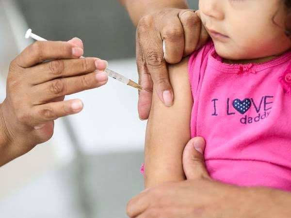 Recife retoma vacinação contra covid-19 para bebês de 6 meses a 2 anos e crianças de 5 a 11 anos neste sábado (4)