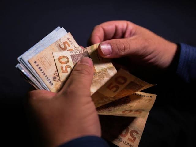Funcionários públicos de Pernambuco têm salário adiantado em dois dias
