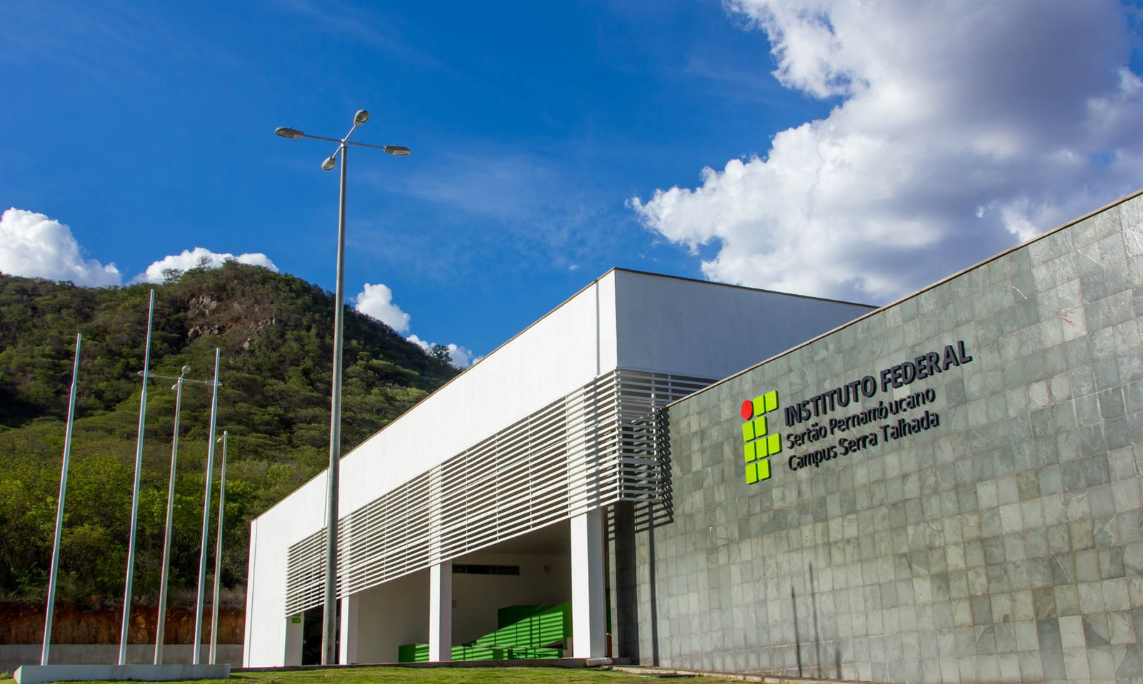 IFSertãoPE abre seleção para vagas em 156 vagas em cursos superiores, via transferência, reingresso de outra IES, professor da rede pública e portador de diploma