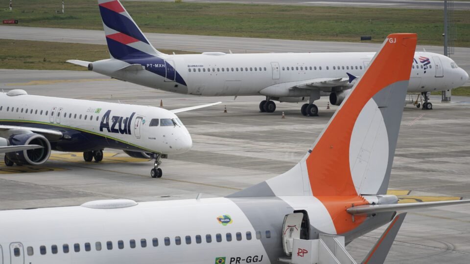 Voa Brasil: 3 milhões de passagens aéreas para aposentados do INSS em todo o país