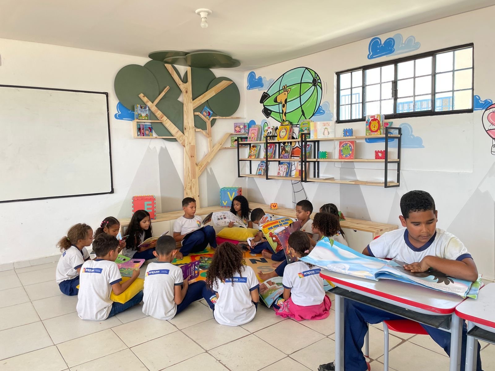 Cantinhos literários transformam escola rural em Petrolina e fortalecem alfabetização