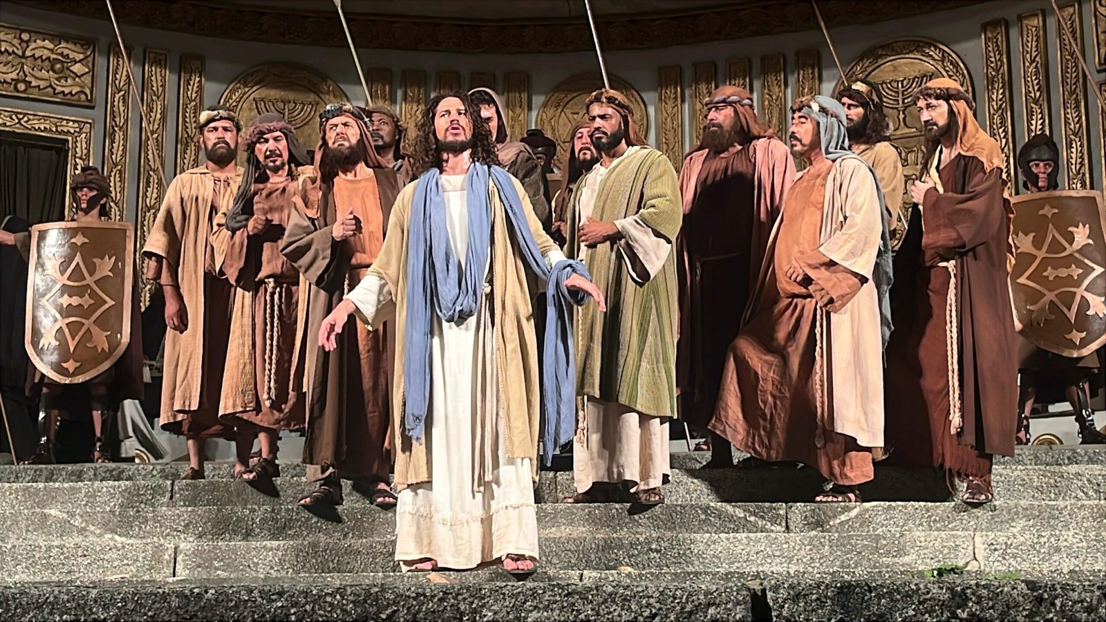 Com José Loreto como Jesus, Paixão de Cristo de Nova Jerusalém emociona multidão e bate recorde de público
