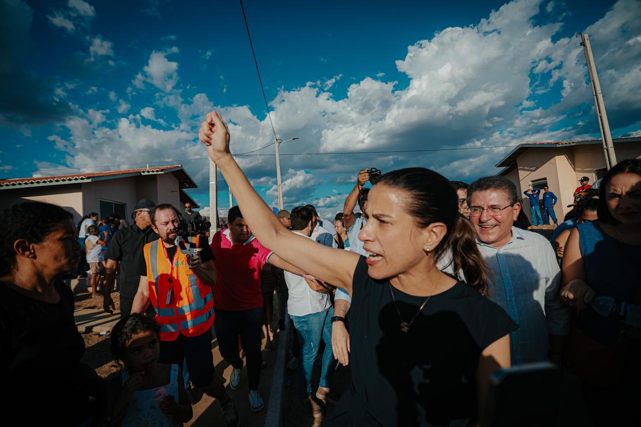 Raquel Lyra entrega 902 moradias em Serra Talhada, destrava obra paralisada há seis anos e autoriza creche no residencial